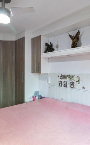 Casa à venda com 552m², 4 quartos e 6 vagas Casa à venda com 552m², 4 quartos e 6 vagasQuarto 4