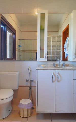 Casa para alugar com 220m², 4 quartos e 3 vagasBanheiro da Suíte