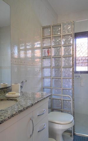 Casa para alugar com 220m², 4 quartos e 3 vagasBanheiro 1
