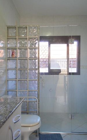 Casa para alugar com 220m², 4 quartos e 3 vagasBanheiro 1