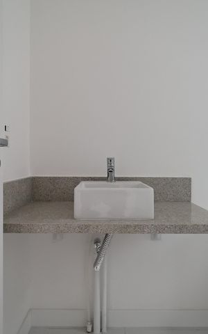 Apartamento à venda com 94m², 3 quartos e 2 vagas Apartamento à venda com 94m², 3 quartos e 2 vagasBanheiro da suíte 1