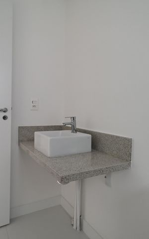 Apartamento à venda com 94m², 3 quartos e 2 vagas Apartamento à venda com 94m², 3 quartos e 2 vagasBanheiro da suíte 1