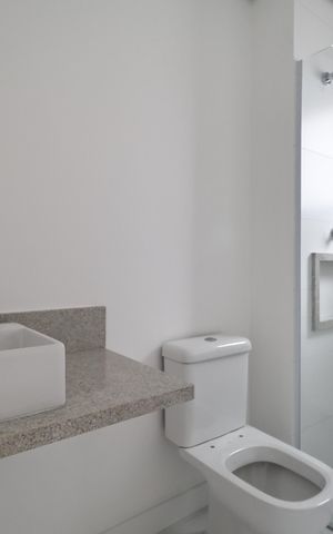 Apartamento à venda com 94m², 3 quartos e 2 vagas Apartamento à venda com 94m², 3 quartos e 2 vagasBanheiro da suíte 1