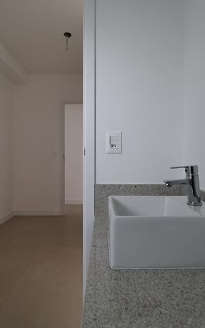 Apartamento à venda com 94m², 3 quartos e 2 vagas Apartamento à venda com 94m², 3 quartos e 2 vagasBanheiro da suíte 2