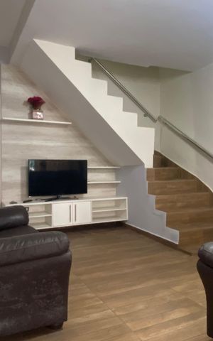 Casa à venda com 145m², 2 quartos e 1 vaga Casa à venda com 145m², 2 quartos e 1 vagaSala