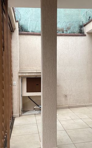 Casa à venda com 145m², 2 quartos e 1 vaga Casa à venda com 145m², 2 quartos e 1 vagaGaragem