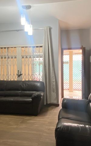 Casa à venda com 145m², 2 quartos e 1 vaga Casa à venda com 145m², 2 quartos e 1 vagaSala