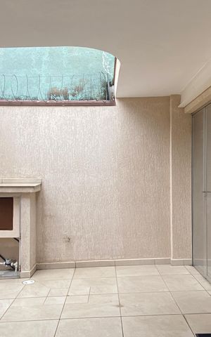 Casa à venda com 145m², 2 quartos e 1 vaga Casa à venda com 145m², 2 quartos e 1 vagaGaragem