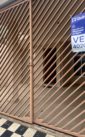 Casa à venda com 145m², 2 quartos e 1 vaga Casa à venda com 145m², 2 quartos e 1 vagaFachada