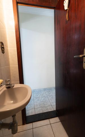 Casa à venda com 95m², 2 quartos e 2 vagasLavabo