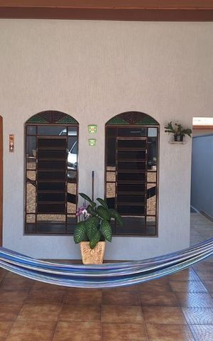 Casa à venda com 140m², 2 quartos e 5 vagas Casa à venda com 140m², 2 quartos e 5 vagasÁrea externa