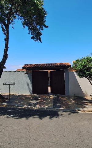 Casa à venda com 140m², 2 quartos e 5 vagas