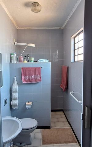 Casa à venda com 140m², 2 quartos e 5 vagas Casa à venda com 140m², 2 quartos e 5 vagasBanheiro