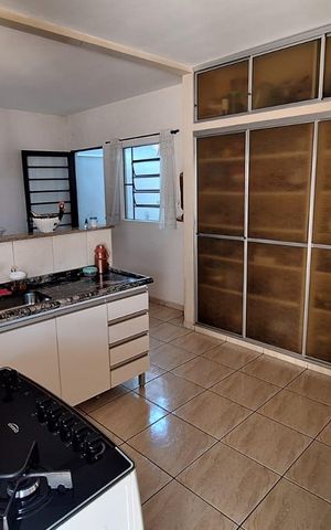 Casa à venda com 140m², 2 quartos e 5 vagas Casa à venda com 140m², 2 quartos e 5 vagasCozinha