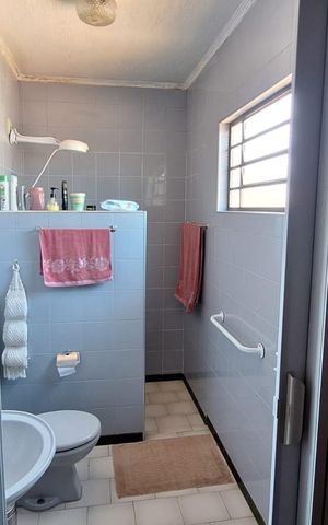 Casa à venda com 140m², 2 quartos e 5 vagas Casa à venda com 140m², 2 quartos e 5 vagasBanheiro