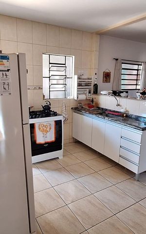 Casa à venda com 140m², 2 quartos e 5 vagas Casa à venda com 140m², 2 quartos e 5 vagasCozinha
