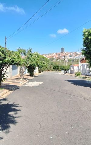 Casa à venda com 140m², 2 quartos e 5 vagas Casa à venda com 140m², 2 quartos e 5 vagasFachada