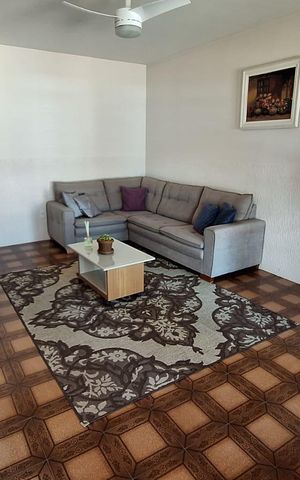 Casa à venda com 140m², 2 quartos e 5 vagas Casa à venda com 140m², 2 quartos e 5 vagasSala