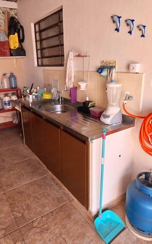 Casa à venda com 140m², 2 quartos e 5 vagas Casa à venda com 140m², 2 quartos e 5 vagasÁrea de serviço