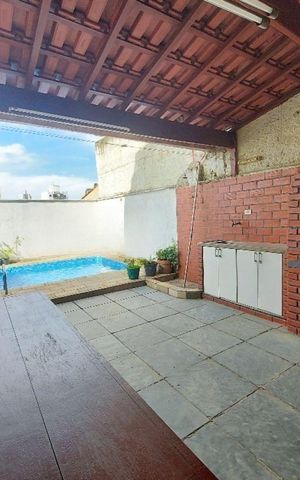 Casa à venda com 180m², 3 quartos e 2 vagas