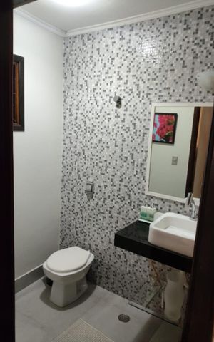 Casa à venda com 187m², 3 quartos e 3 vagas Casa à venda com 187m², 3 quartos e 3 vagasBanheiro
