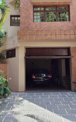 Casa à venda com 187m², 3 quartos e 3 vagas Casa à venda com 187m², 3 quartos e 3 vagasÁrea externa
