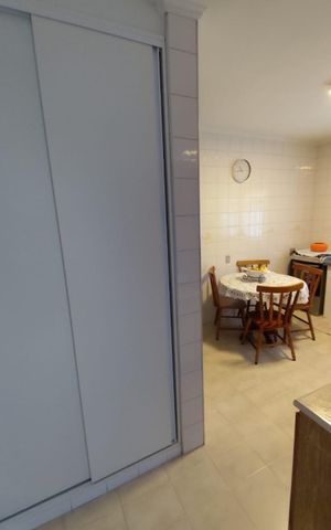 Casa à venda com 187m², 3 quartos e 3 vagas Casa à venda com 187m², 3 quartos e 3 vagasCozinha