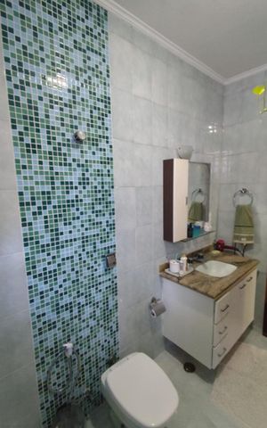 Casa à venda com 187m², 3 quartos e 3 vagas Casa à venda com 187m², 3 quartos e 3 vagasBanheiro