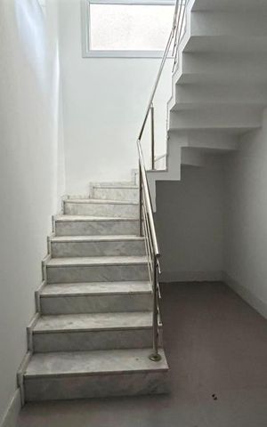 Casa de condomínio à venda com 418m², 4 quartos e 4 vagas Casa de condomínio à venda com 418m², 4 quartos e 4 vagasHall de distribuição