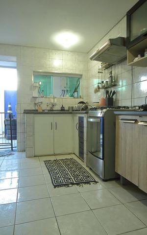 Casa à venda com 106m², 3 quartos e 3 vagasCozinha 