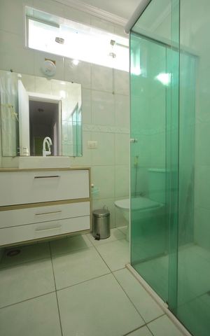 Casa à venda com 106m², 3 quartos e 3 vagasBanheiro dos Quartos 
