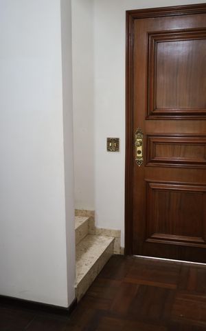 Casa à venda com 418m², 4 quartos e 4 vagasEntrada