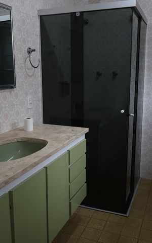 Casa à venda com 418m², 4 quartos e 4 vagasBanheiro da suíte