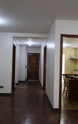 Casa à venda com 418m², 4 quartos e 4 vagasSala