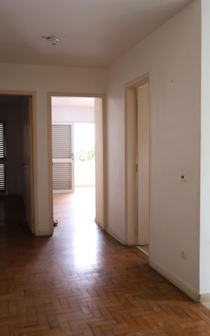 Casa à venda com 418m², 4 quartos e 4 vagasCorredor
