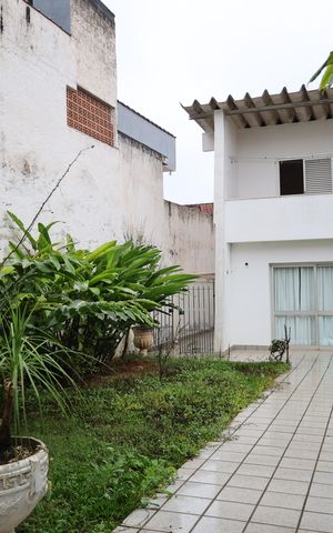 Casa à venda com 418m², 4 quartos e 4 vagasFachada