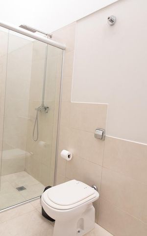 Casa à venda com 290m², 5 quartos e 4 vagas Casa à venda com 290m², 5 quartos e 4 vagasBanheiro da Suíte 2