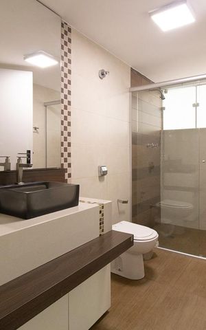 Casa à venda com 290m², 5 quartos e 4 vagas Casa à venda com 290m², 5 quartos e 4 vagasBanheiro da Suíte 1