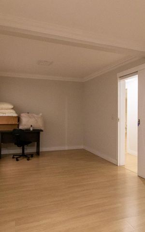 Casa à venda com 290m², 5 quartos e 4 vagas Casa à venda com 290m², 5 quartos e 4 vagasQuarto 2