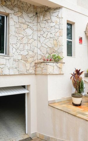 Casa à venda com 200m², 3 quartos e 4 vagasGaragem