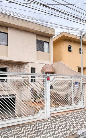 Casa à venda com 200m², 3 quartos e 4 vagasFachada + plaquinha