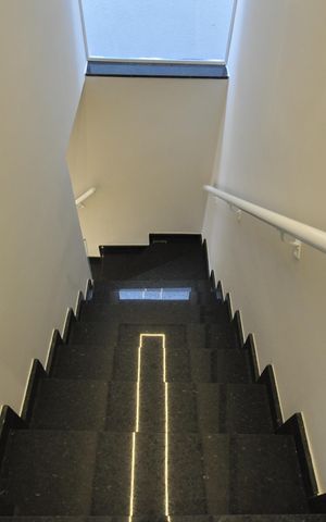 Casa à venda com 180m², 4 quartos e 2 vagasEscada