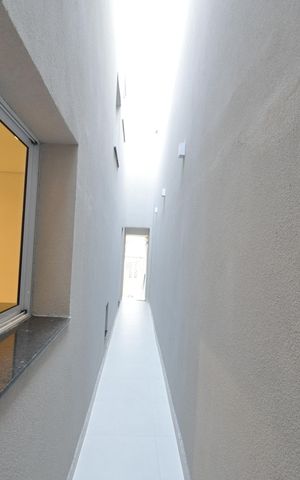Casa à venda com 180m², 4 quartos e 2 vagasCorredor externo