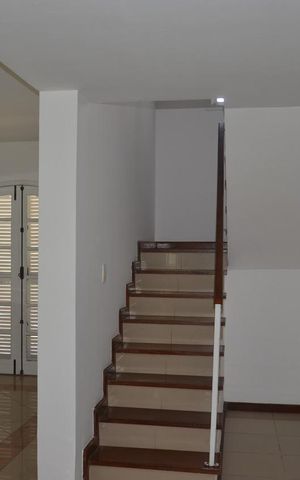 Casa de condomínio à venda com 200m², 4 quartos e 4 vagas Casa de condomínio à venda com 200m², 4 quartos e 4 vagasSala