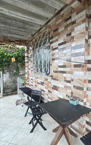 Casa à venda com 136m², 4 quartos e 2 vagasVaranda