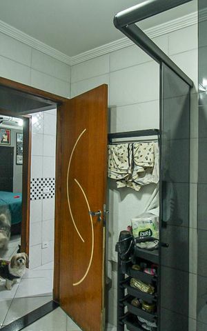 Casa à venda com 180m², 2 quartos e 2 vagas Casa à venda com 180m², 2 quartos e 2 vagasBanheiro
