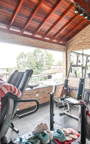 Casa à venda com 180m², 2 quartos e 2 vagas Casa à venda com 180m², 2 quartos e 2 vagasAcademia