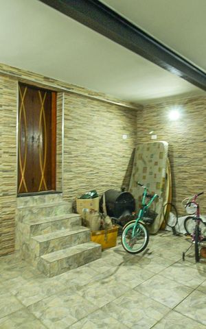 Casa à venda com 180m², 2 quartos e 2 vagas Casa à venda com 180m², 2 quartos e 2 vagasGaragem