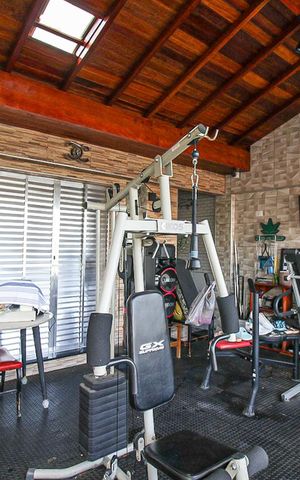 Casa à venda com 180m², 2 quartos e 2 vagas Casa à venda com 180m², 2 quartos e 2 vagasAcademia
