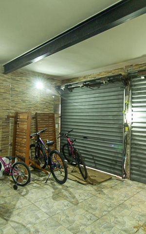 Casa à venda com 180m², 2 quartos e 2 vagas Casa à venda com 180m², 2 quartos e 2 vagasGaragem